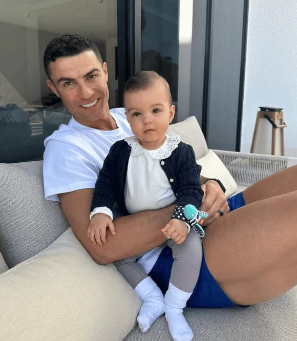 C罗发布IG祝最小女儿生日快乐